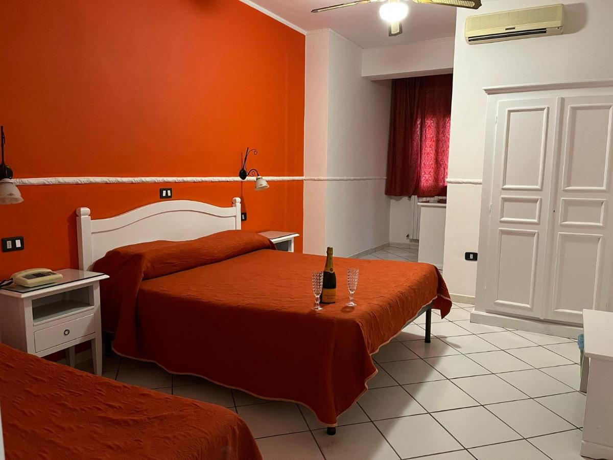 Hotel Caribe Casalnuovo Di Napoli Exterior foto